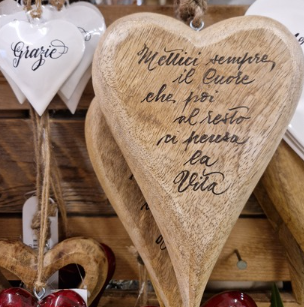 Cuore in legno 14 cm con dedica