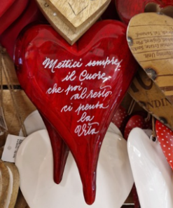 Alternative view of Cuore in legno 14 cm con dedica