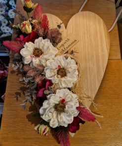 Cuore in legno decorato